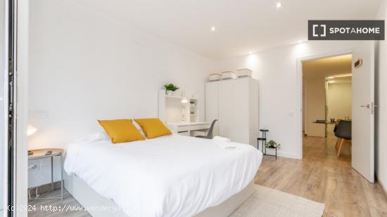 Habitaciones en alquiler en el apartamento de 5 dormitorios en Les Corts - BARCELONA