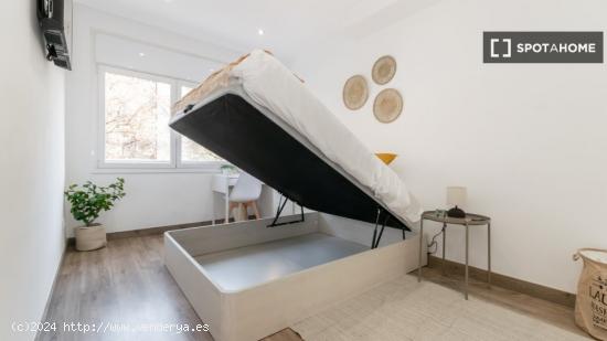 Habitaciones en alquiler en el apartamento de 5 dormitorios en Les Corts - BARCELONA