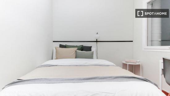 Habitaciones en alquiler en piso de 6 habitaciones en Sarrià-Sant Gervasi - BARCELONA