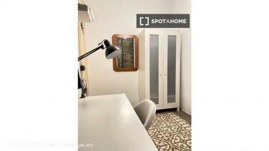 Habitación en piso compartido en barcelona. - BARCELONA