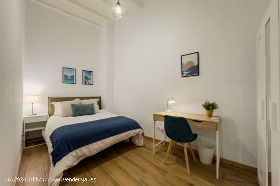 Elegante habitación en apartamento de 6 dormitorios en Barri Gotic, Barcelona - BARCELONA