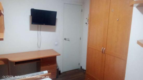  Habitaciones para alquilar en apartamento de 3 dormitorios en Quatre Carreres - VALENCIA 