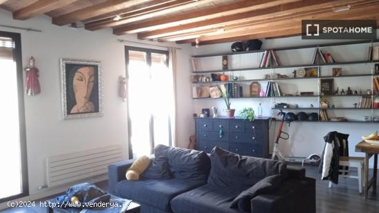 Habitación en piso compartido en barcelona. - BARCELONA