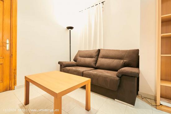 Se alquilan habitaciones en apartamento de 1 dormitorio en Chamberí - MADRID