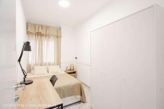 Se alquila habitación en piso compartido en Valencia - VALENCIA