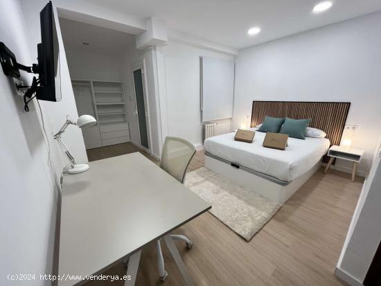 Habitación en piso compartido en barcelona. - BARCELONA