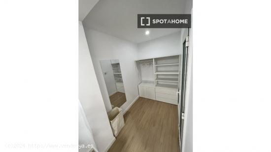 Habitación en piso compartido en barcelona. - BARCELONA