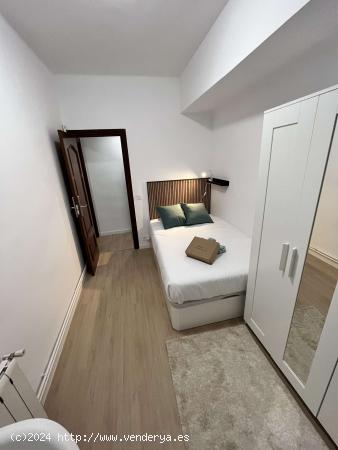 Habitación en piso compartido en barcelona. - BARCELONA