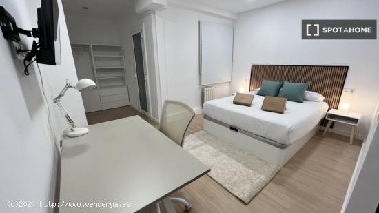 Habitación en piso compartido en barcelona. - BARCELONA