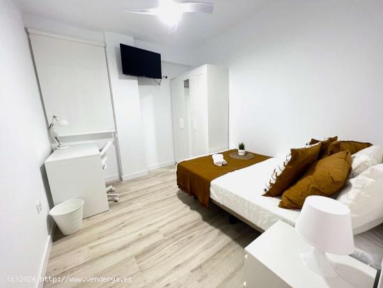 Acogedora habitación con cama individual en apartamento de 5 dormitorios en Algiros, València - VA