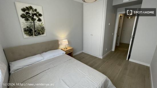 Se alquilan habitaciones en apartamento de 4 dormitorios en Arganzuela, Madrid - MADRID