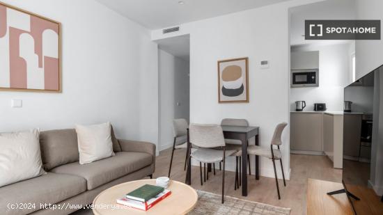 Apartamento de 2 dormitorios en alquiler en Madrid - MADRID