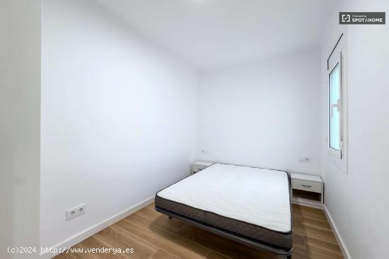 Se alquila habitación en piso compartido en Barcelona - BARCELONA