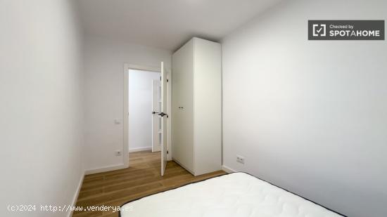 Se alquila habitación en piso compartido en Barcelona - BARCELONA