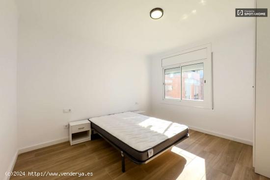  Se alquila habitación en piso compartido en Barcelona - BARCELONA 