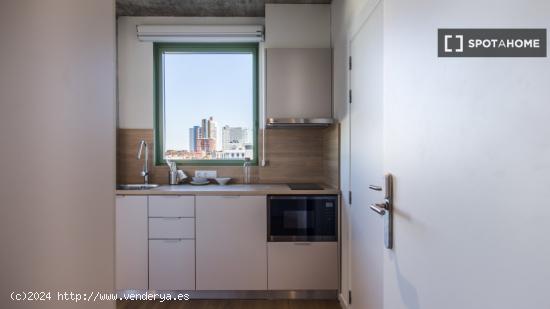 Se alquila habitación en residencia en Barcelona - BARCELONA