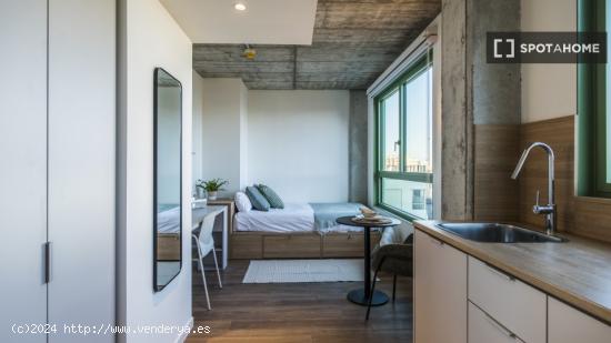 Se alquila habitación en residencia en Barcelona - BARCELONA