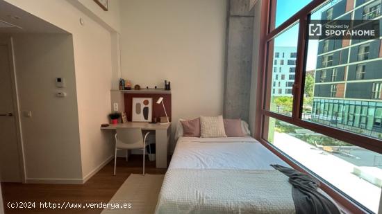 Se alquila habitación en residencia en Barcelona - BARCELONA