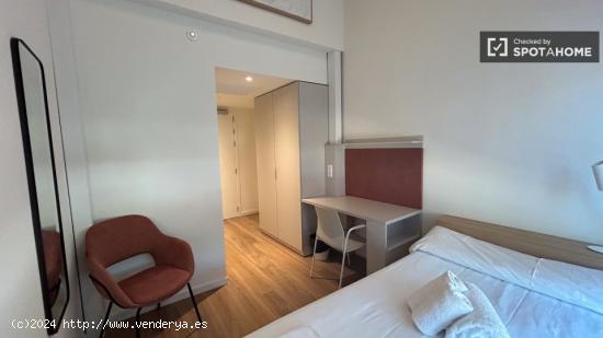 Se alquila habitación en residencia en Barcelona - BARCELONA