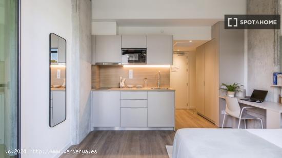 Se alquila habitación en residencia en Barcelona - BARCELONA