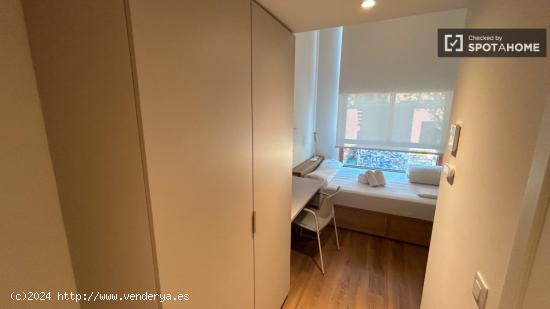 Se alquila habitación en residencia en Barcelona - BARCELONA