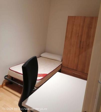  1 dormitorio en piso compartido en Barcelona - BARCELONA 