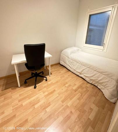 1 dormitorio en piso compartido en Barcelona - BARCELONA