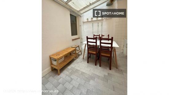 1 dormitorio en piso compartido en Barcelona - BARCELONA