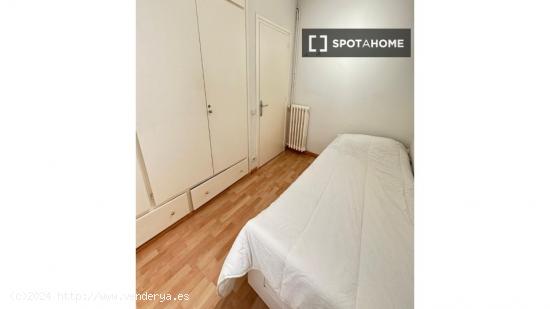 1 dormitorio en piso compartido en Barcelona - BARCELONA