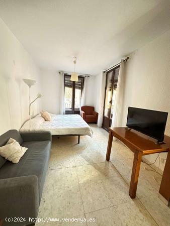 1 dormitorio en piso compartido en Granada - GRANADA