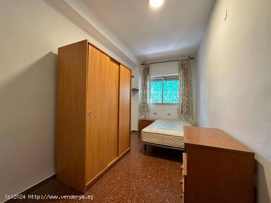 1 dormitorio en piso compartido en Granada - GRANADA