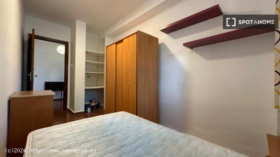 1 dormitorio en piso compartido en Granada - GRANADA