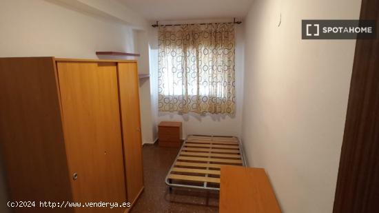 1 dormitorio en piso compartido en Granada - GRANADA