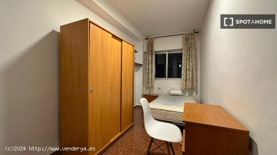 1 dormitorio en piso compartido en Granada - GRANADA