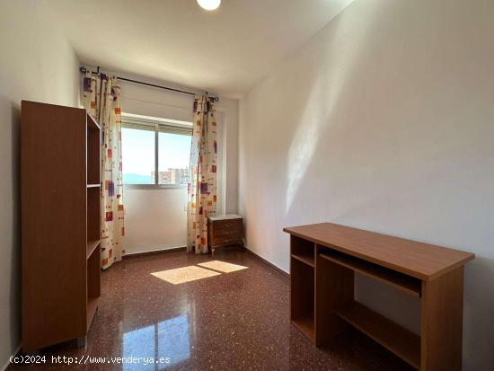  1 dormitorio en piso compartido en Granada - GRANADA 