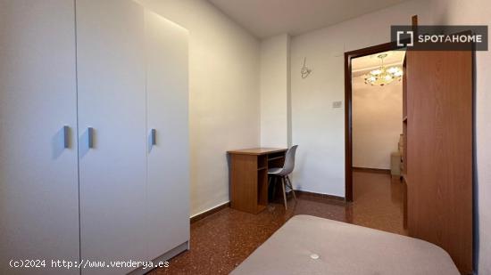 1 dormitorio en piso compartido en Granada - GRANADA