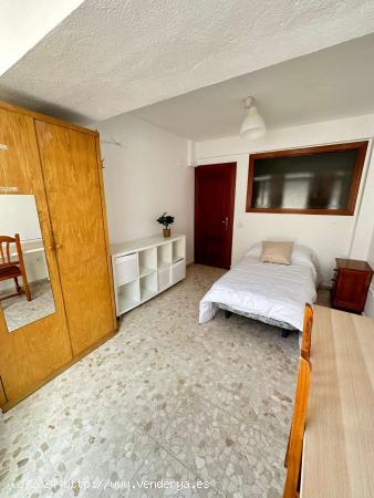 1 dormitorio en piso compartido en Málaga - MALAGA