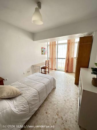 1 dormitorio en piso compartido en Málaga - MALAGA