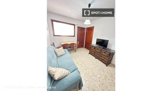 1 dormitorio en piso compartido en Málaga - MALAGA