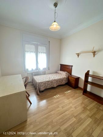 1 dormitorio en piso compartido en Zaragoza - ZARAGOZA