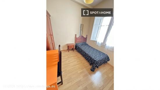 1 dormitorio en piso compartido en Zaragoza - ZARAGOZA