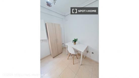 1 dormitorio en piso compartido en Alicante - ALICANTE