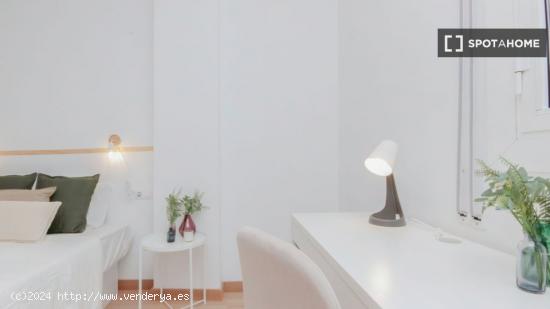 Habitaciones para alquilar en apartamento de 7 habitaciones en Sarrià-Sant Gervasi - BARCELONA