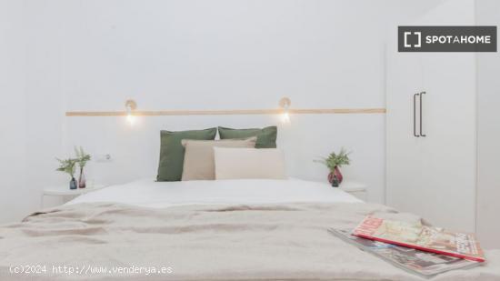 Habitación en apartamento de 7 habitaciones en alquiler en Barcelona - BARCELONA