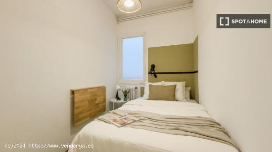 Habitaciones en alquiler en piso de 6 habitaciones en Sarrià-Sant Gervasi - BARCELONA