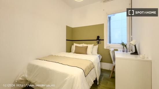 Habitaciones en alquiler en piso de 6 habitaciones en Sarrià-Sant Gervasi - BARCELONA