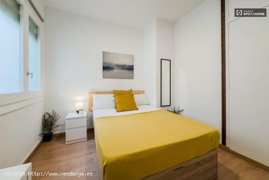 Se alquilan habitaciones en un apartamento de 7 dormitorios en L'Eixample - BARCELONA