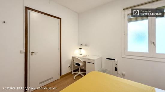 Se alquilan habitaciones en un apartamento de 7 dormitorios en L'Eixample - BARCELONA