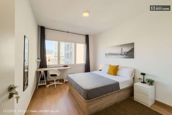 Se alquilan habitaciones en un apartamento de 7 dormitorios en L'Eixample - BARCELONA