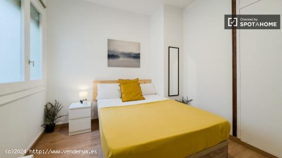 Se alquilan habitaciones en un apartamento de 7 dormitorios en L'Eixample - BARCELONA